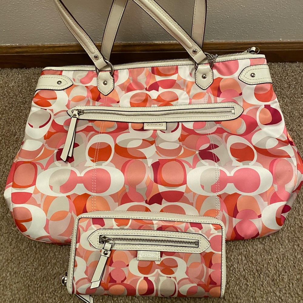 Coach purse and wristlet